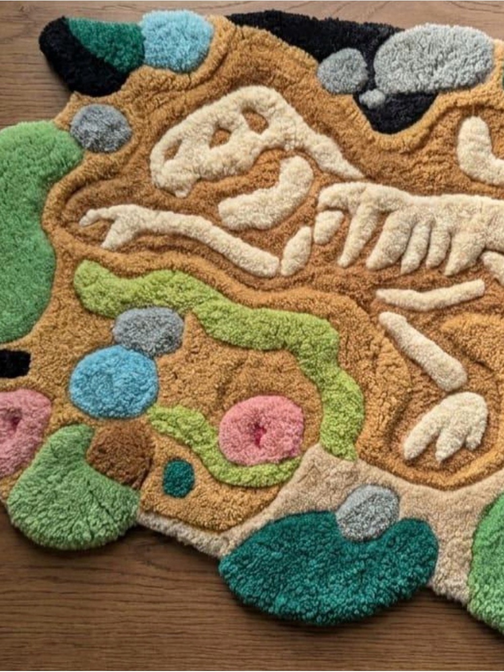 Handcrafted Multi-Color Abstract Dinosaur Fossil Accent Rug 2'x3' - Picture 3 of 6